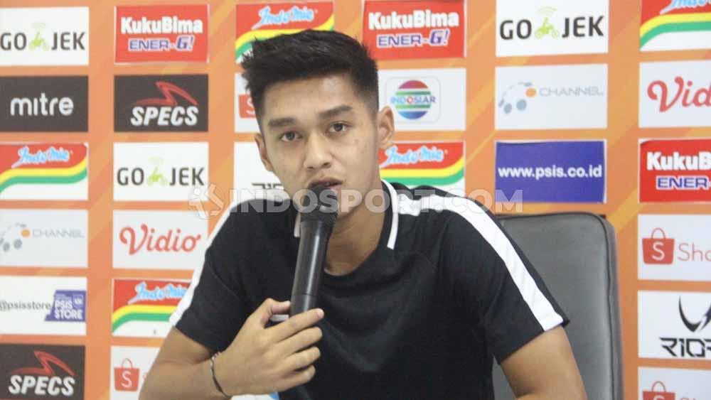 Pemain PSIS Semarang, Septian David Maulana saat konferensi pers. Copyright: Alvin Syaptia Pratama/INDOSPORT