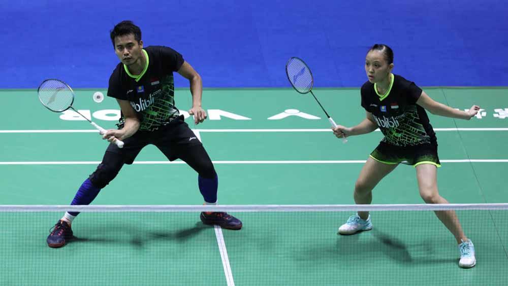 Pasangan ganda campuran Indonesia, Tontowi Ahmad/Winny Oktavina Kandow, gagal melangkah ke babak kedua turnamen Denmark Open 2019. - INDOSPORT
