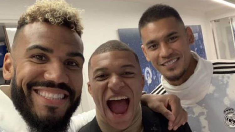 Alphonse Areola, kiper Real Madrid (kanan) saat foto bersama 2 penggawa PSG, Choupo Mouting (kiri) dan Kylian Mbappe (tengah) Copyright: AS