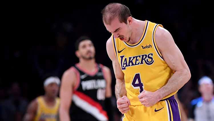 Alex Caruso melakukan selebrasi pada laga melawaan Portland Trail Blazers.