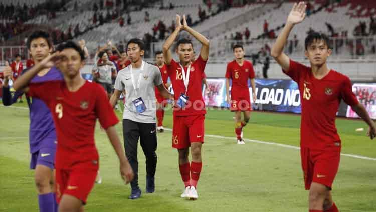 Timnas Indonesia U-16 saat merayakan keberhasilan lolos ke putaran final Piala Asia U-16 2020. - INDOSPORT