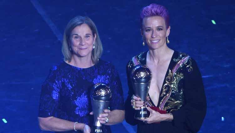 Pelatih terbaik Jill Ellis dan Megan Rapinoe sebagai pemain terbaik The Best FIFA Football Awards di Teatro alla Scala, Selasa (23/09/19) Pier Marco Tacca/Anadolu Agency via Getty Images