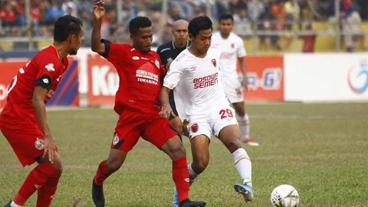 Jalannya laga antara Semen Padang vs PSM Makassar
