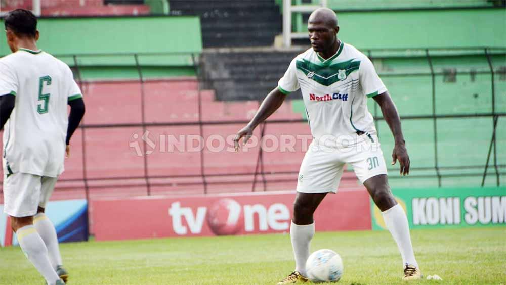 Eks pemain PSMS Medan yang kini menjadi bek naturalisasi PS Siak, Bruno Casimir.