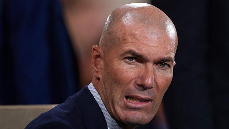 Zinedine Zidane, pelatih Real Madrid berceramah usai dituding menang atas Real Betis di LaLiga Spanyol berkat bantuan wasit. - INDOSPORT