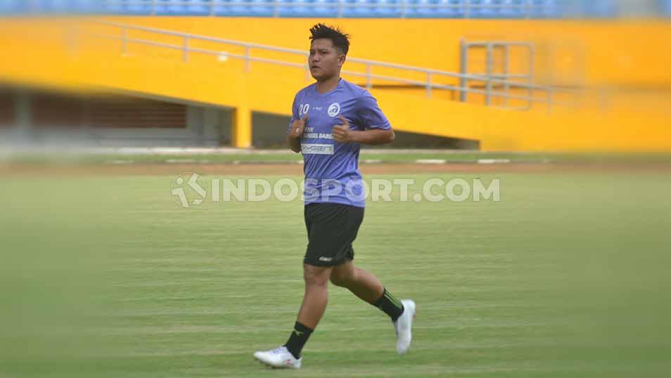 Yericho Christiantoko, wing bek Sriwijaya FC berpotensi terkena akumulasi kartu kuning. - INDOSPORT