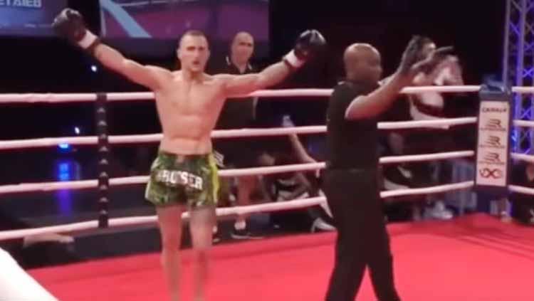 Jose Maria Quevedo sempat berselebrasi walau nyatanya dirinya dikalahkan oleh rivalnya. - INDOSPORT