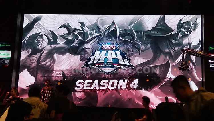 Persaingan puncak klasemen MPL Season 4 kian panas. Kini EVOS, RRQ, dan AE berebut predikat jumlah MVP terbanyak.