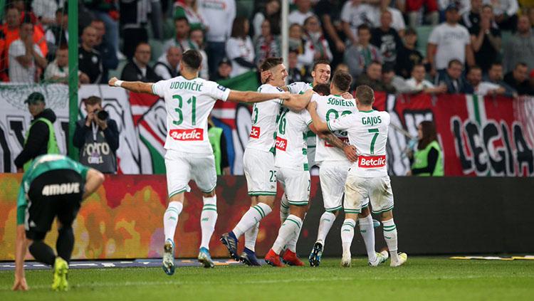 Selebrasi pemain Lechia Gdansk di lag akontra Legia Warsawa, Sabtu (28/09/19). Copyright: twitter.com/LechiaGdanskSA