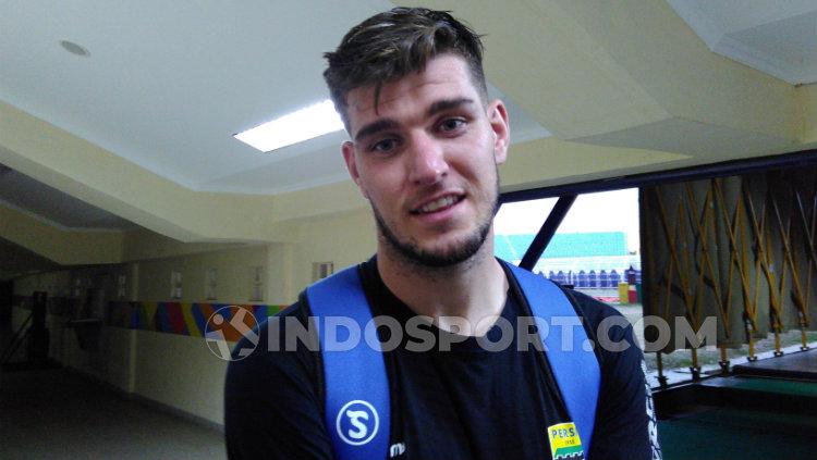 Bek Persib Bandung asal Belanda, Nick Kuipers, mengungkapkan kondisi finansial pribadinya usai dua bulan berada di Indonesia.