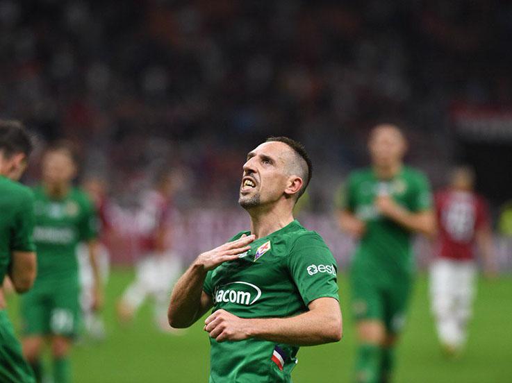 Selebrasi gol Franck Ribery di laga AC Milan vs Fiorentina, Senin (30/09/19). Copyright: twitter.com/acffiorentina