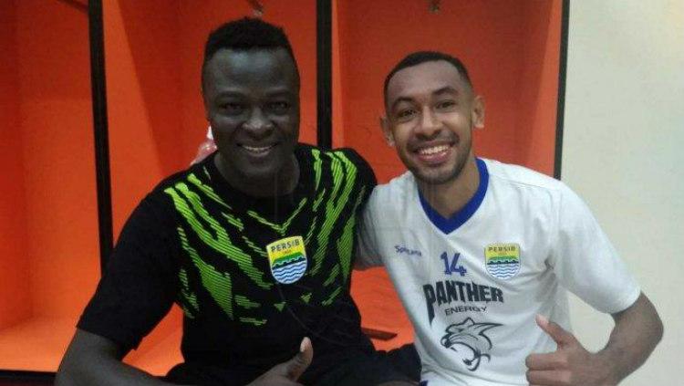 Dua pemain Persib Bandung, Ezechiel N’Douassel dan Julius Josel - INDOSPORT