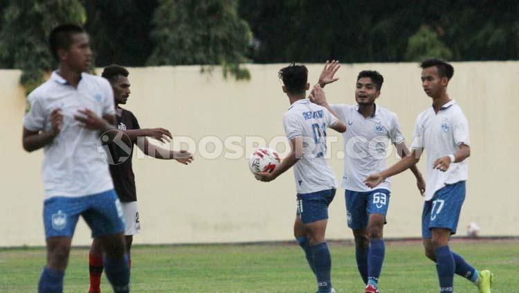 Pemain PSIS U-20 Saat Merayakan Gol ke Gawang Persipura U-20