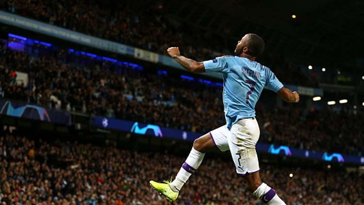 Pemain bintang Manchester City, Raheem Sterling mendapat tawaran kontrak baru dengan salah satu brand apparel, Puma pada musim depan.