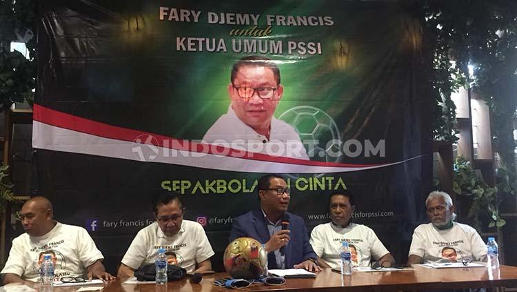 Deklarasi bakal calon ketua umum PSSI 2019-2023, Fary Djemy Francis. Copyright: Petrus Manus DaYerimon/INDOSPORT