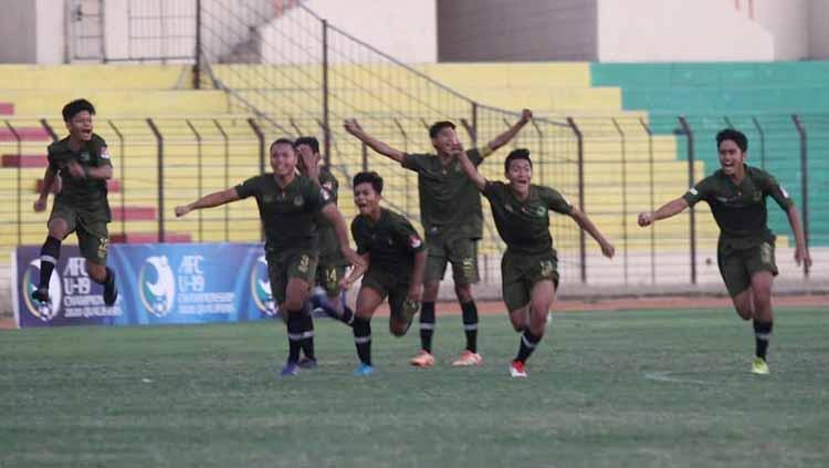 Aksi selebrasi pemain TIRA-Persikabo U-16 juara Elite Pro Academy U-16 2019. - INDOSPORT