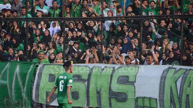 Kelompok suporter PSMS Medan, SMeCK Hooligan, mengaku sangat kecewa terhadap tim kebanggaannya yang gagal melaju ke semifinal Liga 2 2019. - INDOSPORT