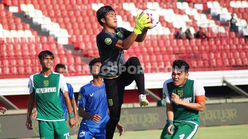 Pertandingan antara Persebaya Surabaya melawan PSIS Semarang pada babak semifinal Elite Pro Academy (EPA) Liga 1 U-20 2019 di Stadion Kapten I Wayan Dipta, Gianyar, Rabu (09/10/19) sore. - INDOSPORT