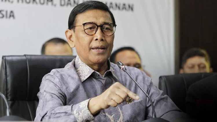 Menko Polhukam dan Ketum PBSI Wiranto dilaporkan mendapat serangan dari seorang pria ketika berada di kawasan Pandeglang, Banten.