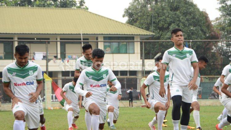 Situasi latihan PSMS Medan di Stadion Kebun Bunga usai laga kandang Liga 2 2019 menghadapi BaBel United kembali ditunda. - INDOSPORT