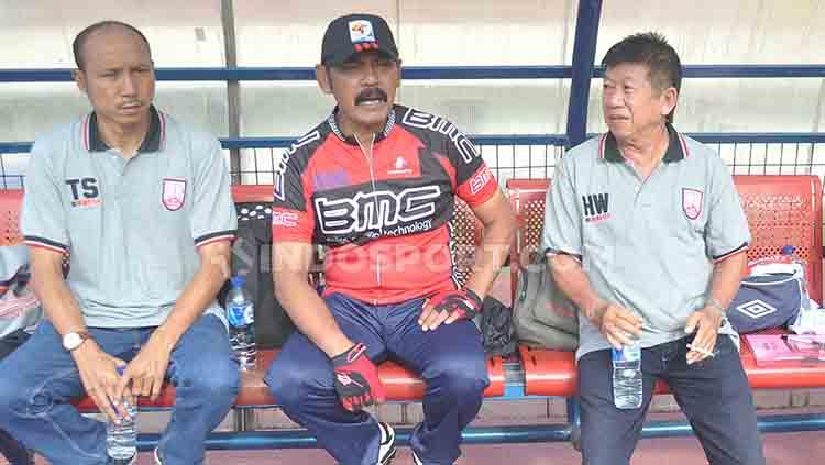 Walikota Solo, FX Hadi Rudyatmo (tengah) menolak diusulkan sebagai anggota Exco PSSI dan memilih tak mengembalikan formulir pendaftaran.
