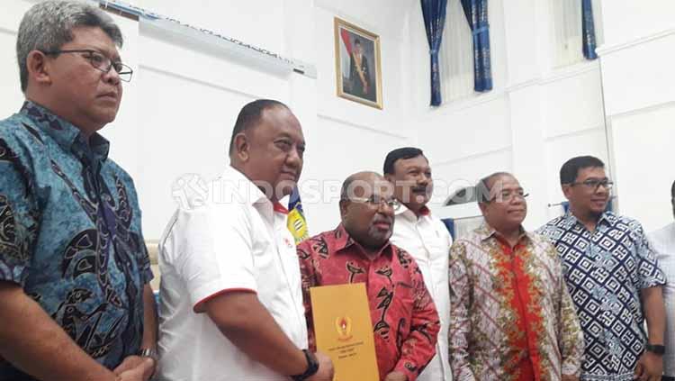 Ketua Umum Komite Olahraga Nasional Indonesia (KONI) Pusat Letjen TNI (Purn) Marciano Norman memberikan penghargaan dan apresiasi yang tinggi kepada Kapolri.