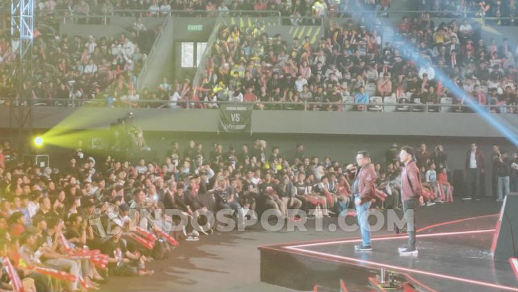 Kepala Staf Kepresidenan, Jend. TNI (Purn) Moeldoko, beserta Ketua Panitia Penyelenggara, Giring Ganesha, secara resmi membuka turnamen Piala Presiden eSport 2019.