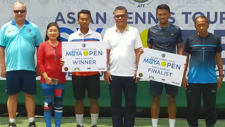 Althaf Dhaifullah keluar sebagai juara Moya Open 2019 kategori tunggal putra usai menaklukan petenis senior, Adhitya Hari Sasongko. - INDOSPORT