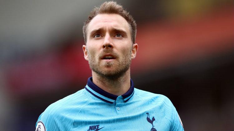 Pemain Tottenham Hotspur, Christian Eriksen, kala melawan Brighton di Liga Inggris. Copyright: Bryn Lennon/Getty Images