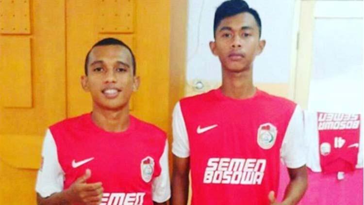 Irfan Jaya (kiri) dan Kahar Muzzakar (kanan) saat masih membela PSM Makassar U-21. Copyright: Instagram/@kaharkalu99