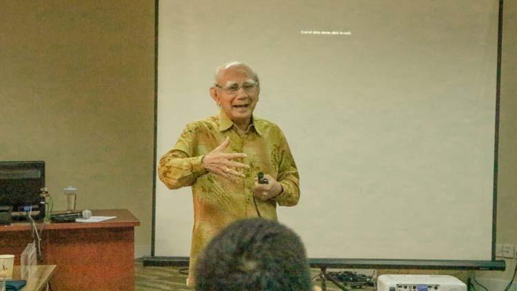 Ahli ekonomi, cendekiawan, dan pengajar, Prof. Dr. Emil Salim. Copyright: SBM ITB