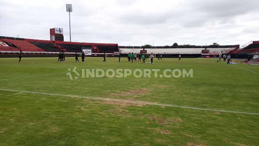 Pelatih PSS Sleman, Marian Mihail, memuji fasilitas milik Bali United di Stadion Kapten I Wayan Dipta, Gianyar. - INDOSPORT