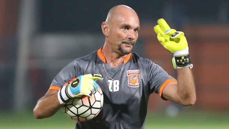 Mantan pelatih kiper Borneo FC yang kini bersama Persib, Luizinho Passos.