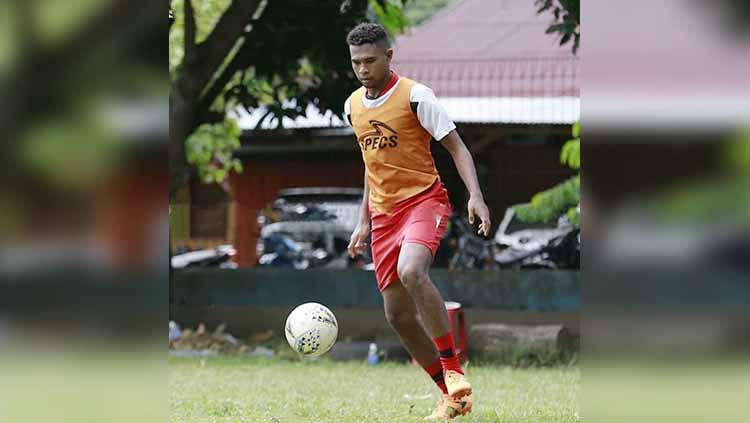 Bek Muda yang baru bergabumg dengan skuat Persipura Jayapura, Brian Fatari