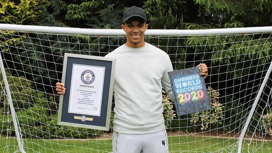 Bek muda Liverpool, Trent Alexander-Arnold, memilih acuh terhadap amsa depannya meski didukung oleh Cafu untuk meraih Ballon d'Or