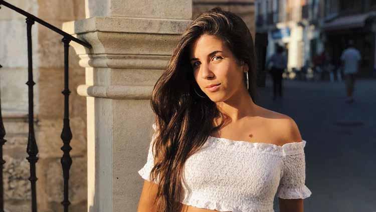Paulita Milla, menghebohkan sosial media setelah mengunggah foto saat berenang di pantai. - INDOSPORT