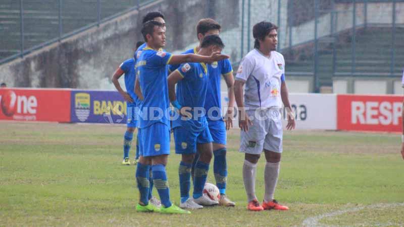 Laga antara Blitar Bandung United versus Persita Tangerang pada pertandingan Liga 2 2019 di Stadion Siliwangi, Kota Bandung, Kamis (17/10/2019).