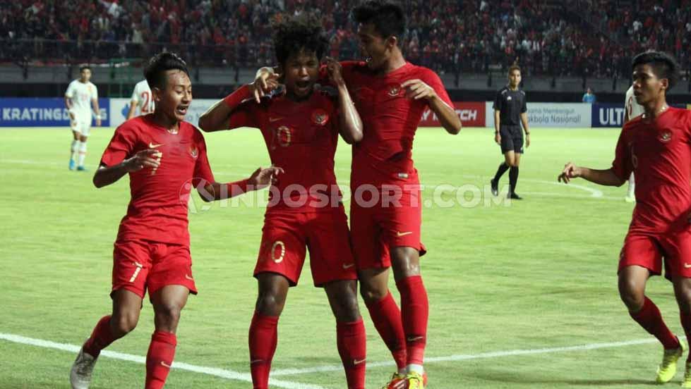 Selebrasi pemain Timnas Indonesia U-19, Bagus Kahfi usai mencetak gol ke gawang China U-19 di Stadion Gelora Bung Tomo, Surabaya, Kamis (17/10/19).