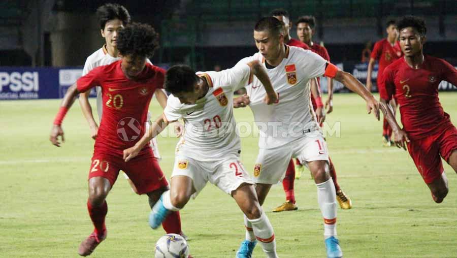Pertahanan ketat yang ditunjukkan Timnas Indonesia U-19 membuat China U-19 kesulitan untuk mencari gol penyeimbang.