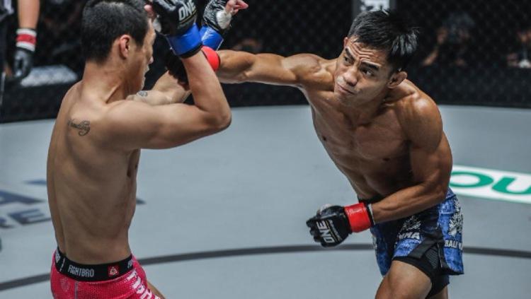 Stefer The Lion Rahardian saat menghadapi Peng Xue Wen di ONE: CONQUEST OF HEROES di Jakarta, pada 22 September 2018. - INDOSPORT