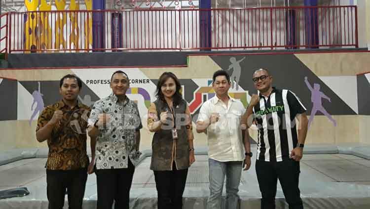 Owner Gravity, Ketua KONI Kota Semarang, Kepala Dinas Kebudayaan dan Pariwisata Kota Semarang, dan perwakilan PERSANI usai menjajal Gravity Indoor Trampoline Park.