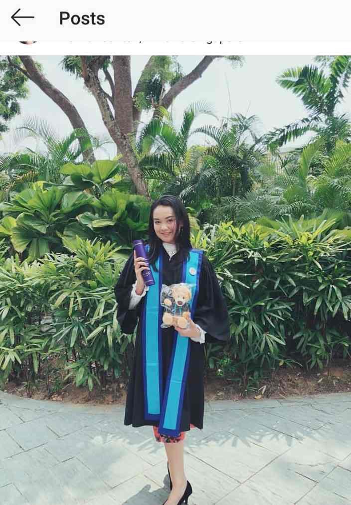 Momen Syadha Agella wisuda. Copyright: Instagram @syadhaangellaap