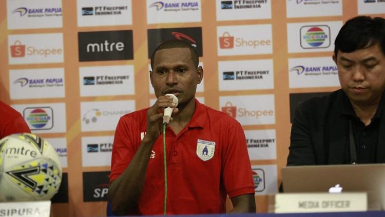Bek Kanan Persipura Jayapura, Yustinus Pae, dalam konferensi pers usai laga.