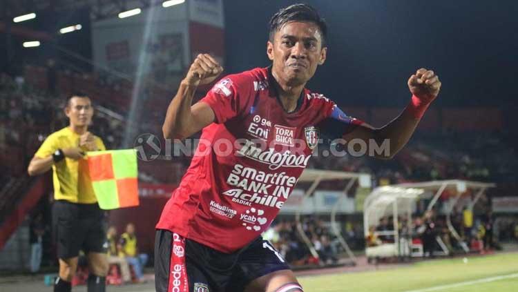 Selebrasi Fadil Sausu usai mencetak gol ke gawang Perseru Badak Lampung FC dalam lanjutan Shopee Liga 1 2019 di Stadion Kapten I Wayan Dipta, Gianyar, Selasa (22/10/19). Foto : Nofik Lukman Hakim