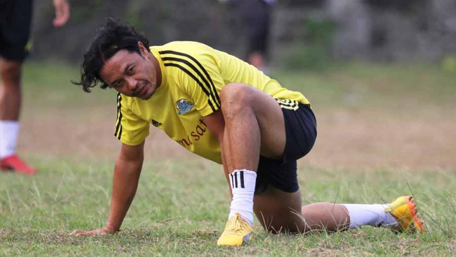 I Gusti Ngurah Bayu Sutha merupakan salah satu bek tangguh asal Pulau Dewata yang pernah berseragam Persib Bandung dan Timnas Indonesia. Apa kabar ia? - INDOSPORT