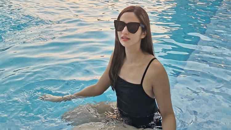 Aktris multitalenta Indonesia, Nia Ramadhani menuliskan curahan hati saat ‘terpaksa’ lakukan long rung yang membuat netizen terharu.