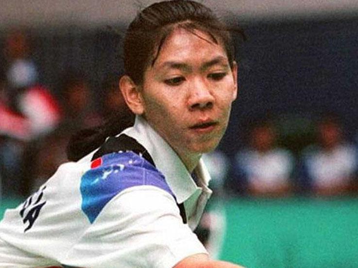 Lee Young-suk merupakan pebulutangkis Korea Selatan (Korsel) yang memiliki memori kelam dengan Susy Susanti di final Piala Sudirman 1989. Copyright: AFP-IOP/AFP/Getty Images