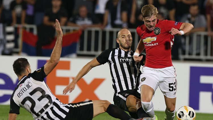 Bek kiri Manchester United, Brandon Williams, disebut sebagai singa pemberani usai tampil bagus di Liga Europa melawan Partizan Belgrade, Jumat (25/10/19). Copyright: Matthew Peters/Getty Images