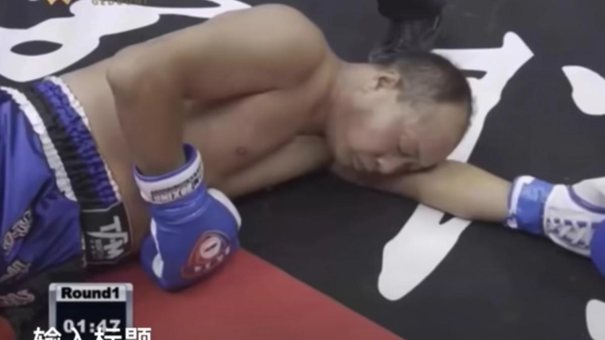 Seorang ahli bela diri asal China, Song Dae Ci harus menanggung malu usai dikalahkan oleh petarung Mix Martial Arts (MMA), A Hu dalam waktu singkat.