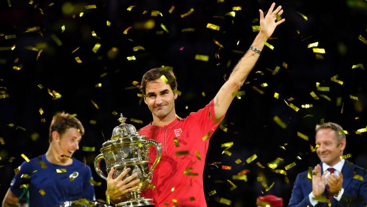 Roger Federer memenangkan Swiss Indoors Basel. - INDOSPORT